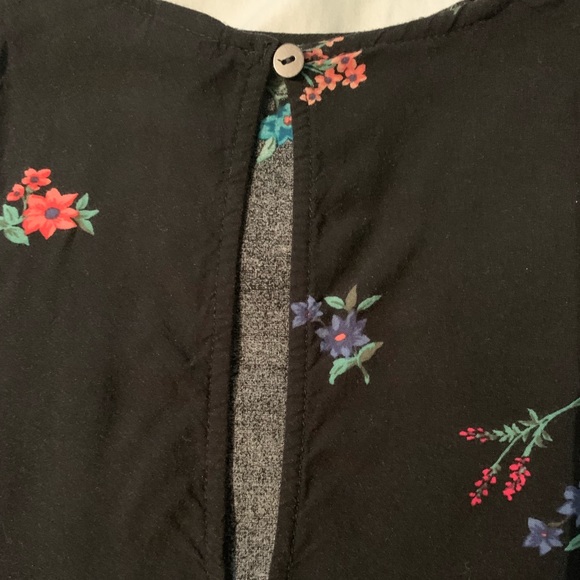 Old Navy top - Picture 2 of 2